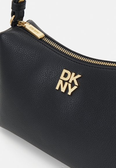 BRYANT AVE TZ DEMI CBODY Blk/Gold från DKNY | Åhléns BRYANT AVE TZ DEMI CBODY Blk/Gold från DKNY | Åhléns