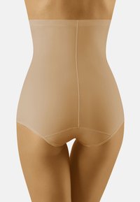 Beige hochgeschnittene Formshorts aus dehnbarem Stoff. Glatte Textur mit flachen Nähten, die einen nahtlosen Look und leichte Kompression bieten.