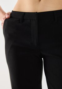 Even&Odd Auduma bikses - black