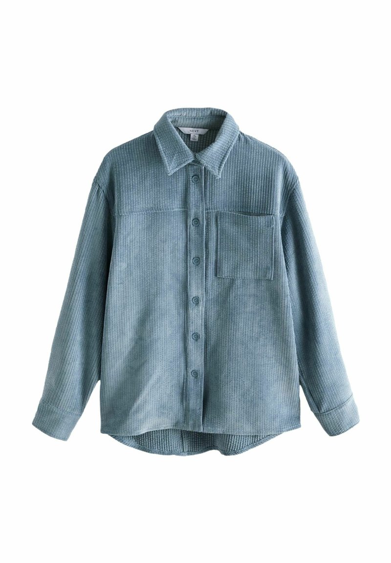 Lyseblå fløjls-skjorte med krave, lange ærmer, knapper foran og en lomme på venstre side. Tekstureret, blødt stof.