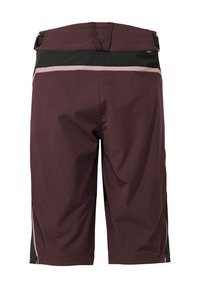 Pantaloni corti bordeaux con vita e pannelli laterali neri, caratterizzati da strisce rosa chiaro a contrasto e un dettaglio con zip all'orlo.