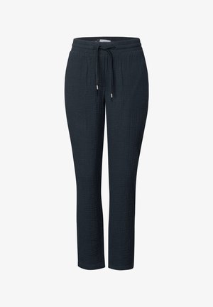 Pantalones ligeros de un azul marino oscuro, con un tejido texturizado, cinturilla elástica y cordón ajustable. Presentan piernas estrechas y sin bolsillos visibles.