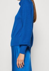 Esprit Sweter