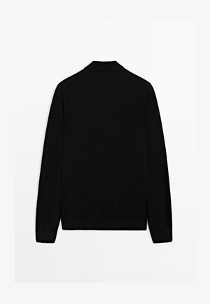 Schwarzer Pullover mit langen Ärmeln, aus weichem Stoff, mit Kragen, gerippten Bündchen und glatter Oberfläche. Schlichtes Design ohne Muster.