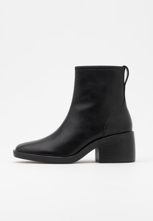 Stivaletti - black