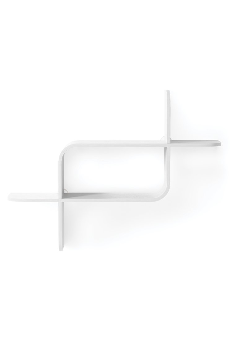 Mensola bianca da parete dal design moderno, caratterizzata da forme rettangolari interconnesse e bordi lisci, ideale per scopi espositivi.