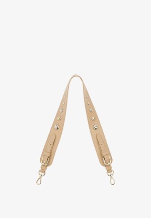 Beige Lederhandtasche mit goldfarbenen Nieten, verstellbarer Länge und Verschlussanschlüssen. Glatte Textur mit durchbrochenen Details entlang der Kanten.