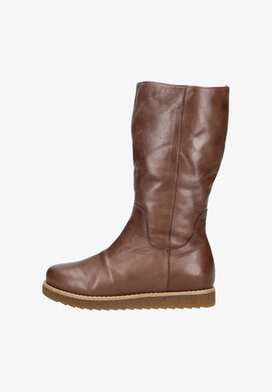 Brązowy skórzany kozaki do kolan o zaokrąglonym nosku, teksturowanej powierzchni oraz płaskiej gumowej podeszwie. Szwy zdobiące cholewkę.