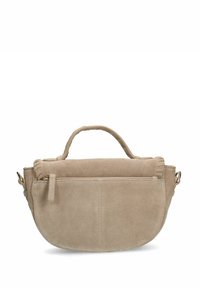 Beige suede handtas met een ronde vorm, bovenhandvat en franjes. Voorzien van een ritsluiting en een verstelbare schouderriem.