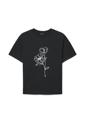 T-shirt nera a maniche corte con un disegno a contorno bianco di due fiori e foglie centrato sulla parte anteriore.