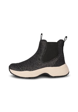 Bottines en tissu noir avec panneaux latéraux élastiques, semelle beige, bout rond et languettes à l'arrière pour un enfilage facile. Tige texturée.