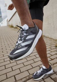 Não selecionado, carbon/footwear white/core black