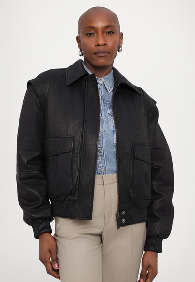 REMAIN Bomberjakke - black