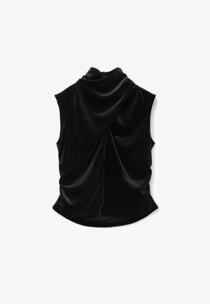 Schwarzes ärmelloses Samtoberteil mit Drapierung am hohen Halsauschnitt und gerafftem Stoffdetail an der Vorderseite, flach auf einem weißen Hintergrund ausgelegt.