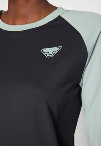Dynafit ALPINE PRO TEE - Pikkade varrukatega topp - black out/jadelite
