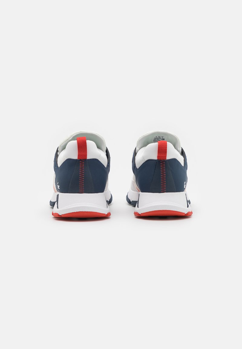 Herren Sneaker low | Lacoste Sneaker low white/navy/red/weiß - BQ38033 Herren Sneaker low | Lacoste Sneaker low white/navy/red/weiß - BQ38033