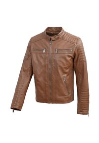 Braune Leder-Motorradjacke mit gesteppten Schultern und Ärmeln, Frontreißverschluss und mehreren Reißverschlusstaschen.