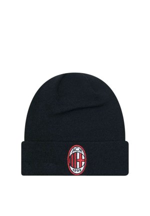 Berretto nero a maglia con risvolto, caratterizzato da una toppa con il logo del club di calcio AC Milan in rosso e bianco.