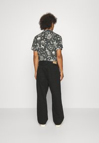 YOURTURN Vaqueros baggy - black denim