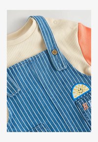 Vybráno, denim brights