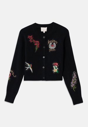 Schwarze Strickjacke mit Knöpfen, verziert mit bestickten Blumen, einem Vogel und den Patches "bonjour y'all" auf der Vorderseite und den Ärmeln.