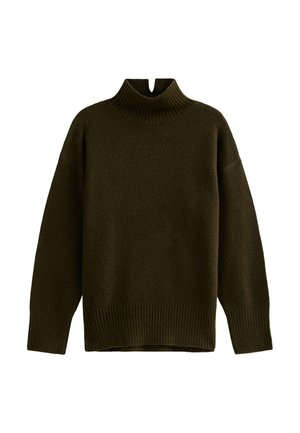 Donkergroen coltrui gemaakt van zacht breimateriaal. Voorzien van een geribde kraag en onderrand, met een relaxte pasvorm en verlaagde schouders.