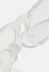 Nike Sportswear ESSENTIAL HORIZON UNISEX - Óculos com filtro de luz azul - clear/blue light