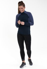 Endurance ABBYE - Langærmet T-shirt - dark sapphire