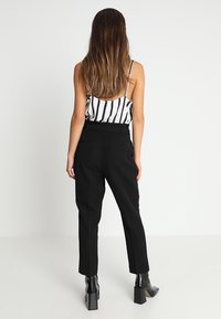 New Look Petite Pantaloni - black