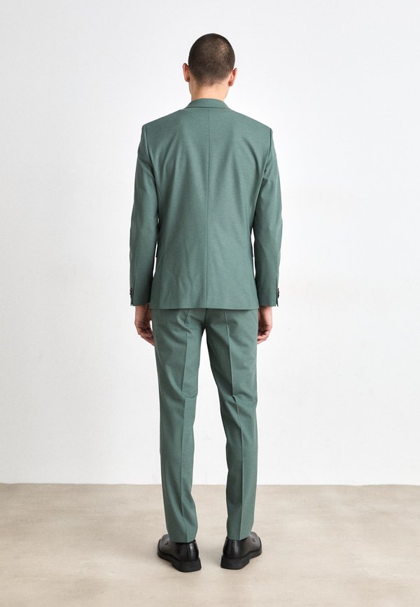 ARTI HESTEN  - Suit2