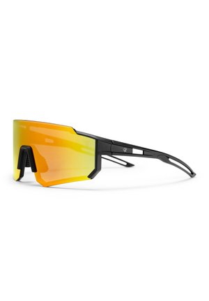 Okulary przeciwsłoneczne sportowe z czarną oprawką, dużymi żółto przyciemnianymi soczewkami, kanciastym designem oraz cienkimi czarnymi zausznikami z subtelnymi akcentami metalowymi.