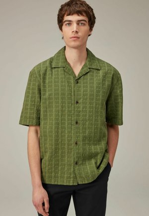 TEXTURED WITH CUBAN COLLAR  - REGULAR FIT - Srajca - green