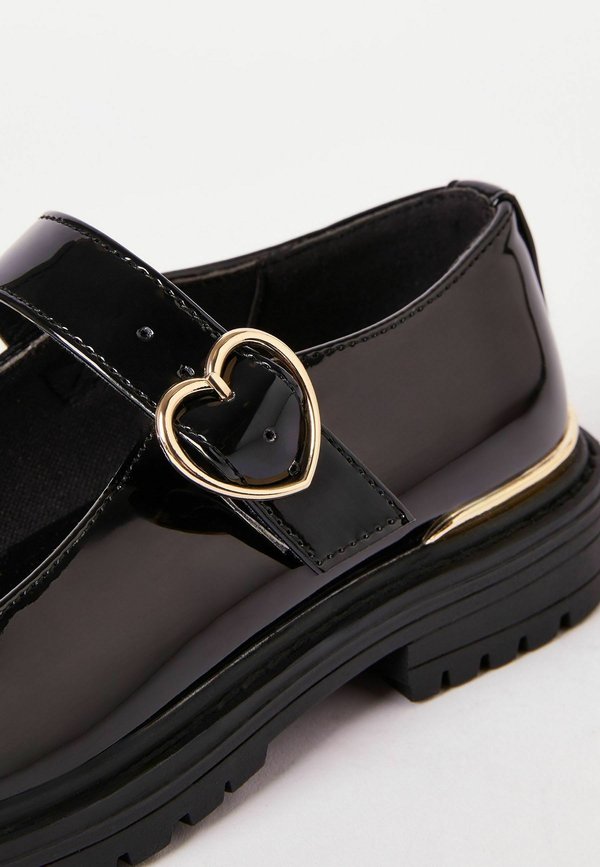 REGULAR FIT – CHUNKY PATENT SCHOOL – Riemchenballerina