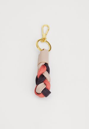 Portachiavi in pelle intrecciata nelle tonalità rosa, beige e viola scuro, con un moschettone in metallo dorato e un anello per il fissaggio.