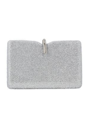 Prostokątna srebrna kopertówka pokryta małymi połyskującymi kryształkami z srebrnym metalowym zapięciem u góry na środku.