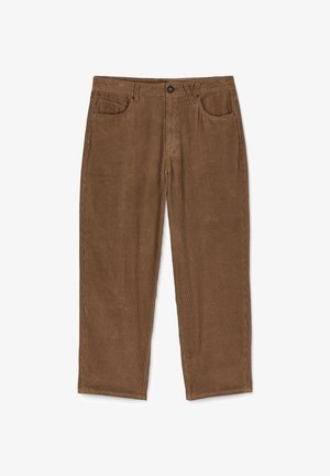 Pantalons en velours côtelé brun avec des côtes verticales, cinq poches et une fermeture à bouton. Coupe droite avec une surface douce et texturée.