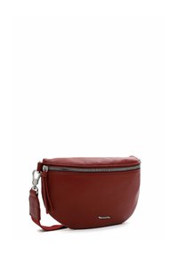Borsa a tracolla rossa in pelle con finitura testurizzata, chiusura con zip e tracolla regolabile. Presenta un piccolo dettaglio a nappa e il logo del marchio.