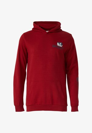 Rote Kapuzenjacke aus weichem Stoff mit einer vorderen Tasche. Enthält ein Logo auf der Brust und Text entlang des Ärmels in einer kontrastierenden Farbe.