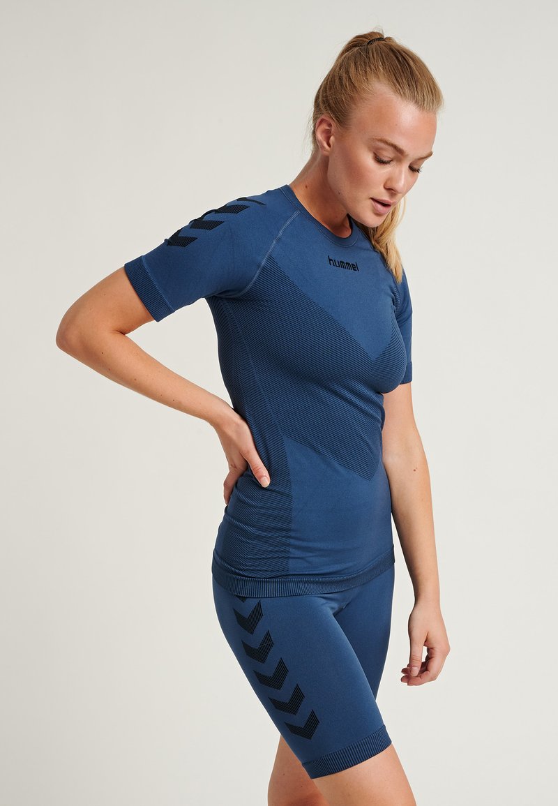 Hummel - FIRST SEAMLESS  - Bluză sport - dark denim, Extindeți