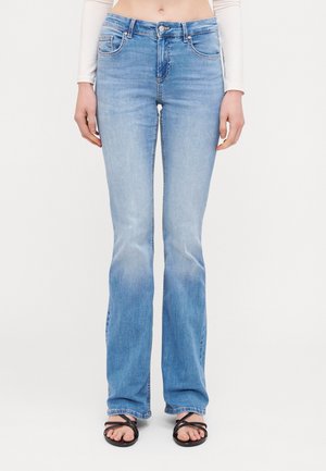 ONLBLUSH BACK - Flared Jeans - medium blue denim