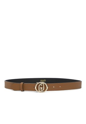 Cintura in pelle marrone texturizzata con fibbia rotonda dorata con logo e tre fori per la regolazione, mostrata su sfondo bianco.