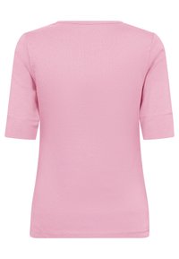 T-shirt di cotone rosa chiaro con scollatura rotonda e maniche tre quarti. Tessuto morbido, design semplice e senza motivi o accessori visibili.