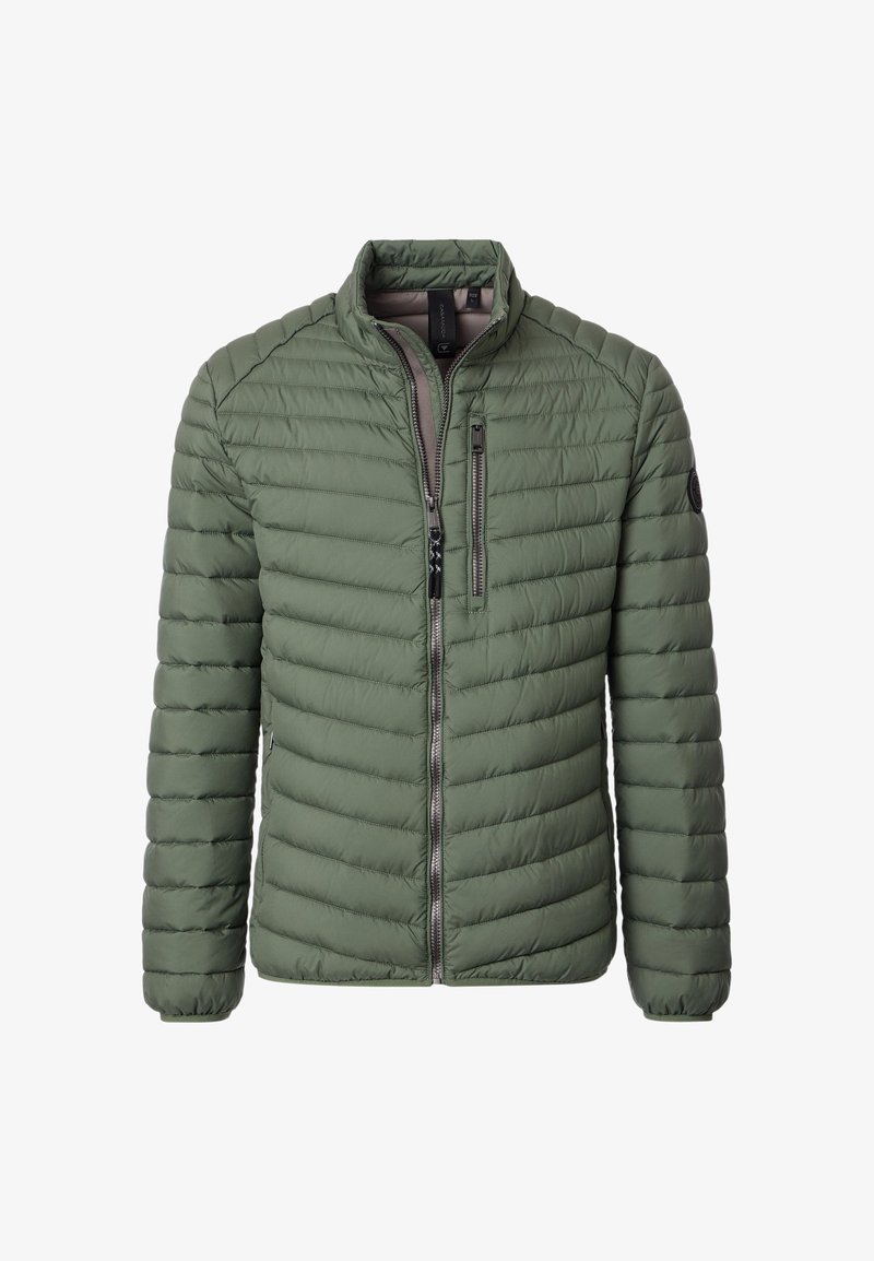 Zielona kurtka puchowa z zamkiem z przodu, stojącym kołnierzem i fakturowanym pikowanym wzorem. Ma kieszeń na piersi oraz detal z logo na rękawie.