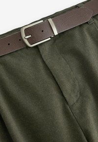 Next BELTED SLIM FIT - Chinot - khaki green