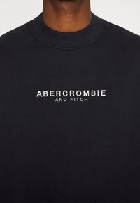 Abercrombie & Fitch Bluza
