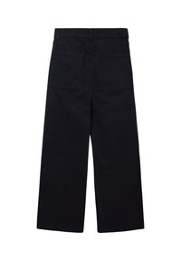 Pantalones anchos negros con bolsillos traseros y trabillas para cinturón, mostrados desde la parte trasera sobre un fondo blanco.
