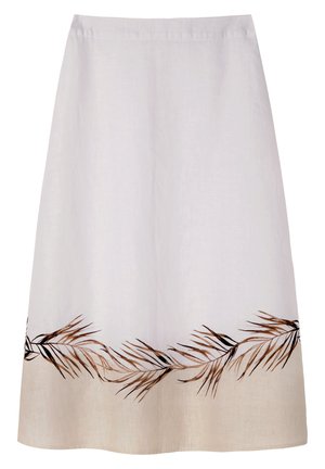 Bijela lanena suknja s izvezenim smešnim i crnim lišćem uz rub, što pruža teksturirani kontrast glatkoj tkanini.