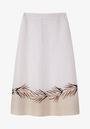 Valge linane seelik, mille alläär on kaunistatud broderitud pruunide ja mustade lehtede mustriga, pakkudes tekstuurilist kontrasti siledale kangale.