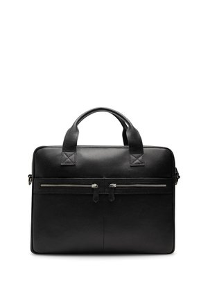 Musta nahkainen salkku, jossa on kaksi kahvaa ja etupuolella vetoketjullinen tasku, esitettynä valkoista taustaa vasten.