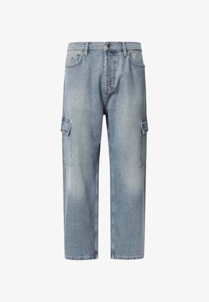 Svetlo modri denim cargo hlače imajo sproščen kroj, dolžino do kolen, dva stranska žepa in gumbasto zapiranje. Imajo pojemajočo teksturo po celotni površini.